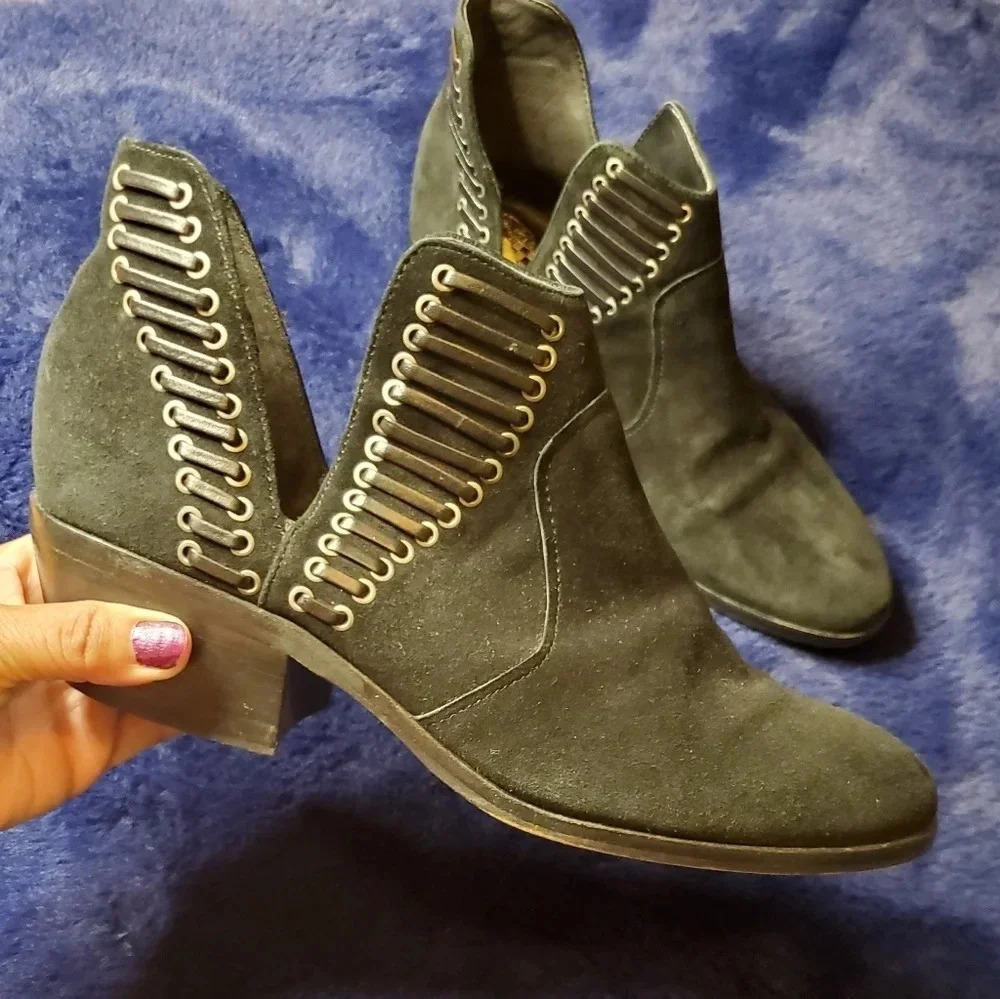 Vince Camuto pevista suede booties